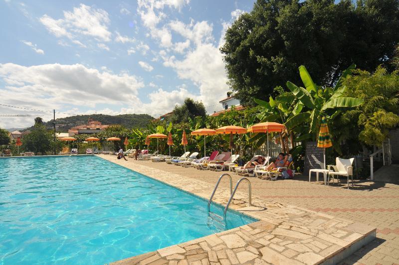 Il Borgo Degli Ulivi Resort Pietra Ligure Exterior photo