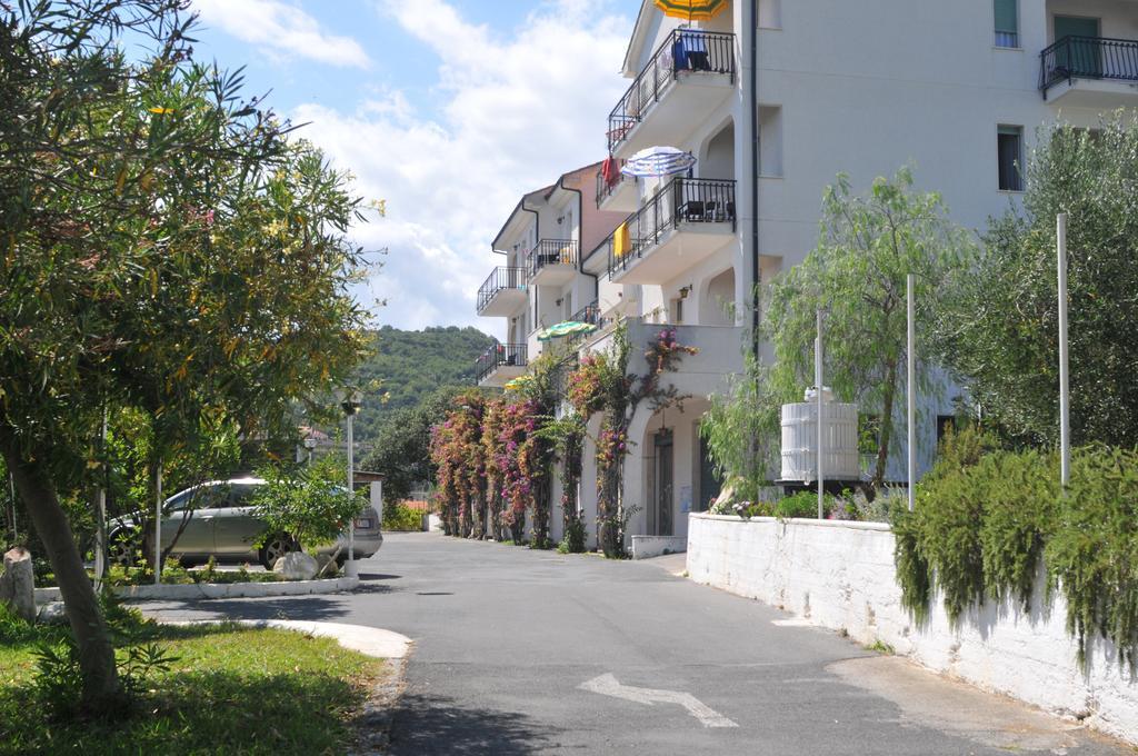 Il Borgo Degli Ulivi Resort Pietra Ligure Exterior photo