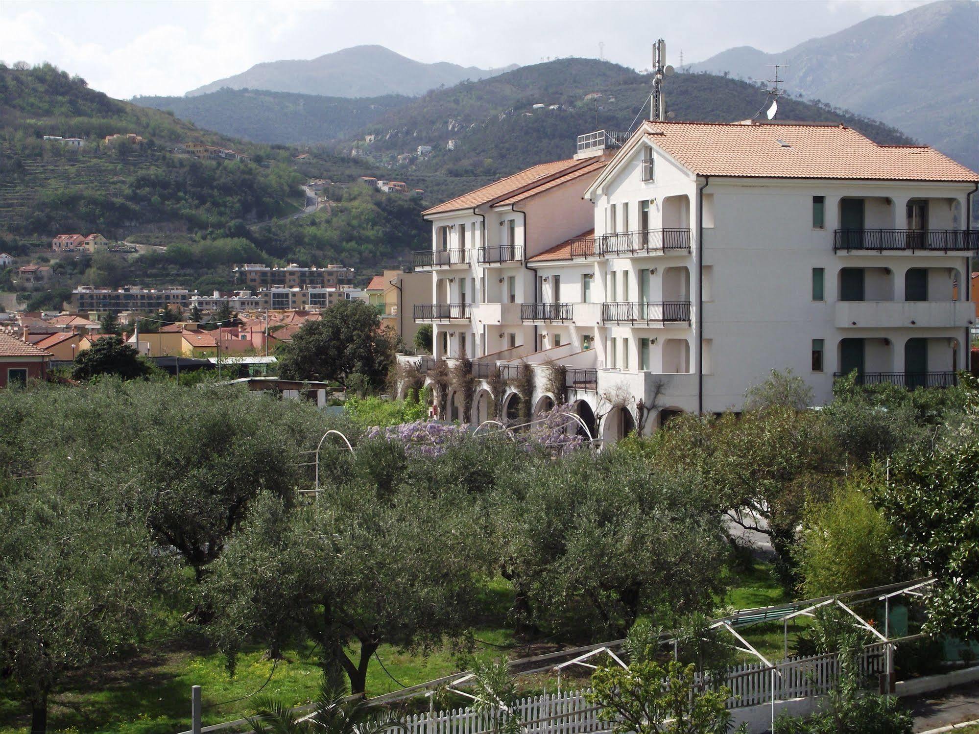 Il Borgo Degli Ulivi Resort Pietra Ligure Exterior photo