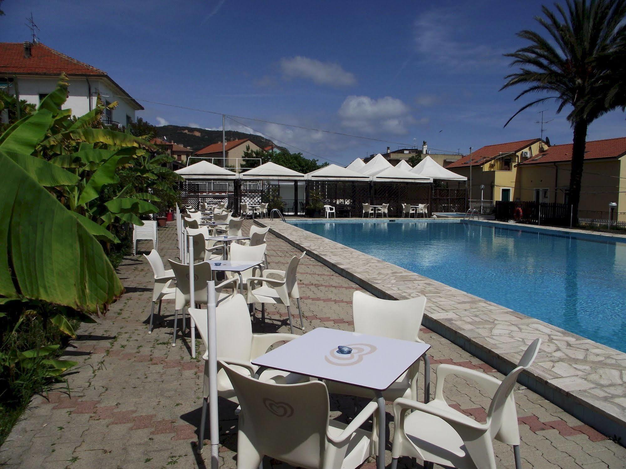 Il Borgo Degli Ulivi Resort Pietra Ligure Exterior photo