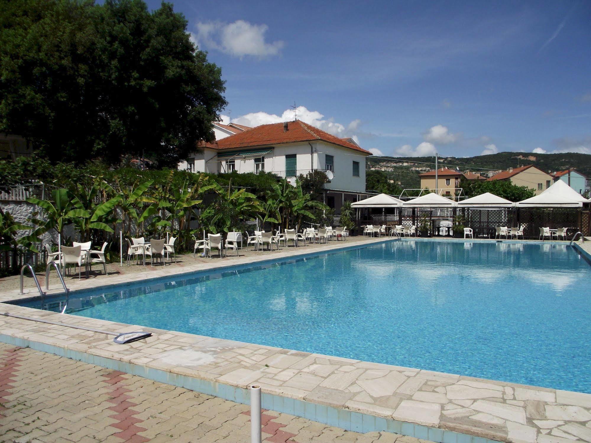 Il Borgo Degli Ulivi Resort Pietra Ligure Exterior photo