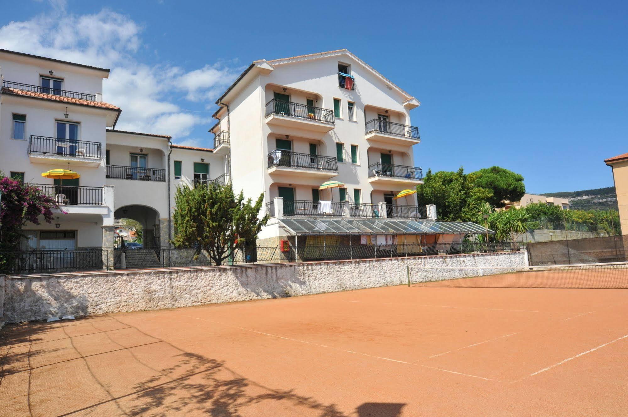 Il Borgo Degli Ulivi Resort Pietra Ligure Exterior photo