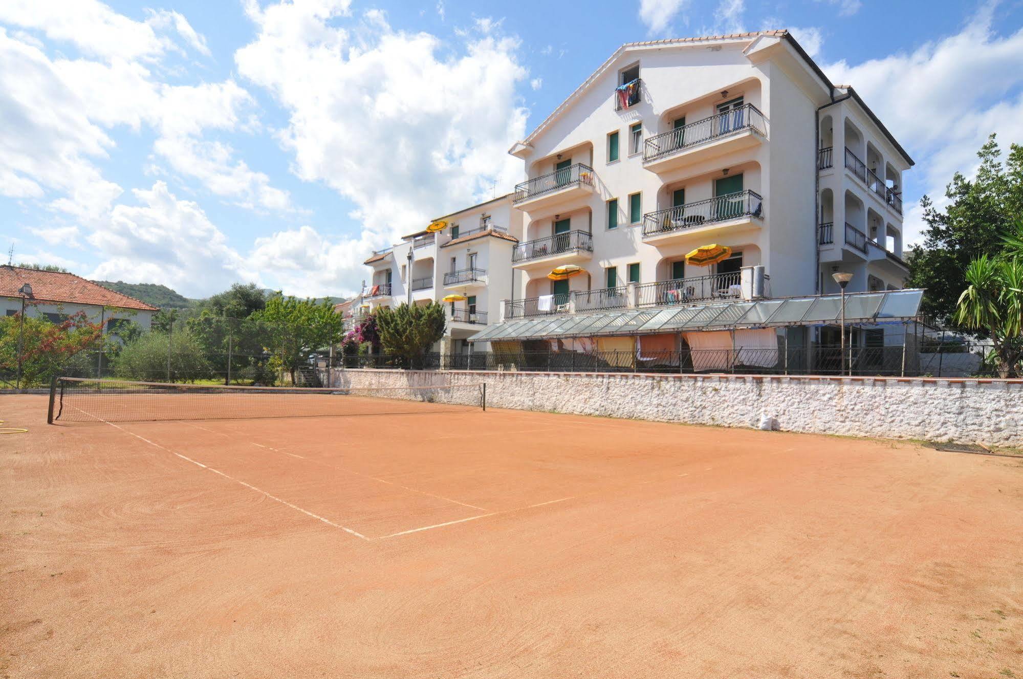 Il Borgo Degli Ulivi Resort Pietra Ligure Exterior photo